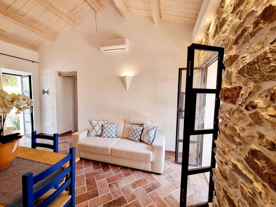 Seating area, bunk bed