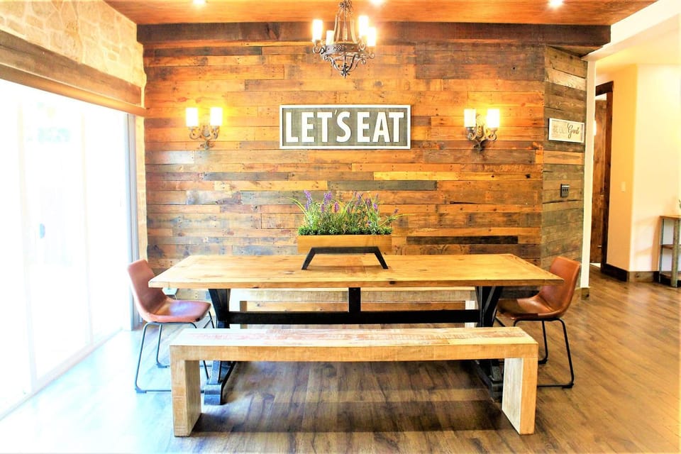 The Rustic Inn - Family friendly, Close to Fiesta Texas, SeaWorld, Riverwalk and more House in San Antonio