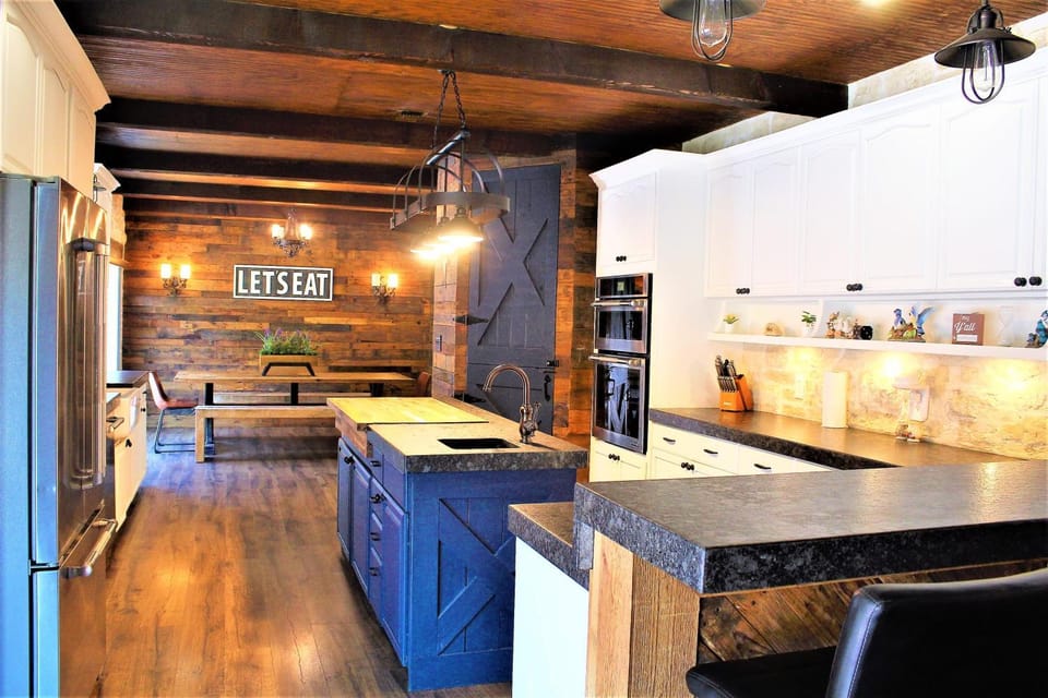 The Rustic Inn - Family friendly, Close to Fiesta Texas, SeaWorld, Riverwalk and more House in San Antonio