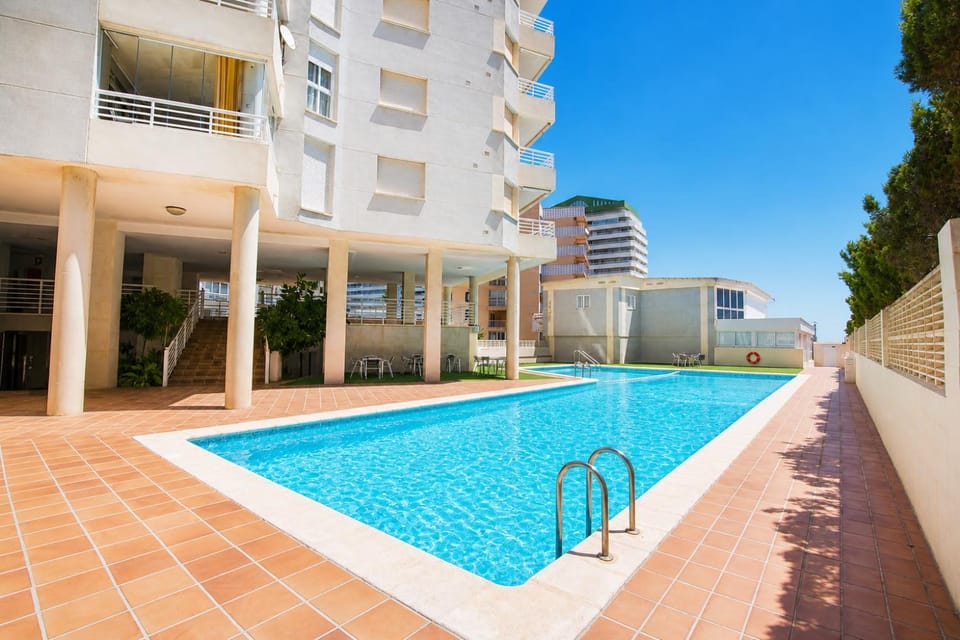 Patio, Day, Pool view, Area and facilities, Swimming pool, sunbed