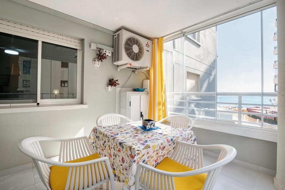 View (from property/room), Balcony/Terrace, Dining area