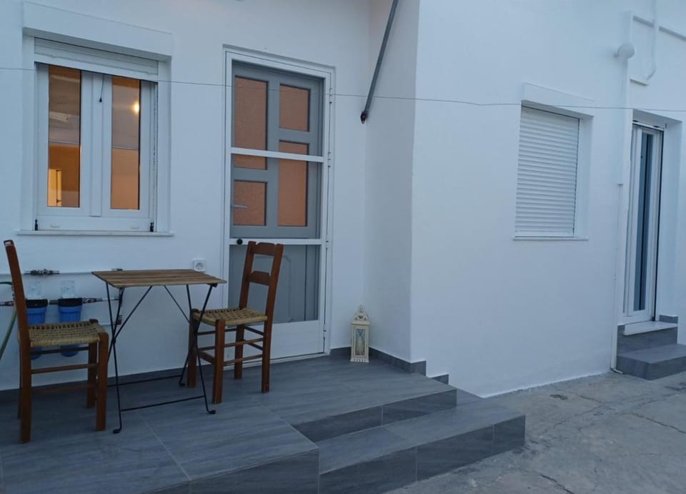 Facade/entrance, Balcony/Terrace