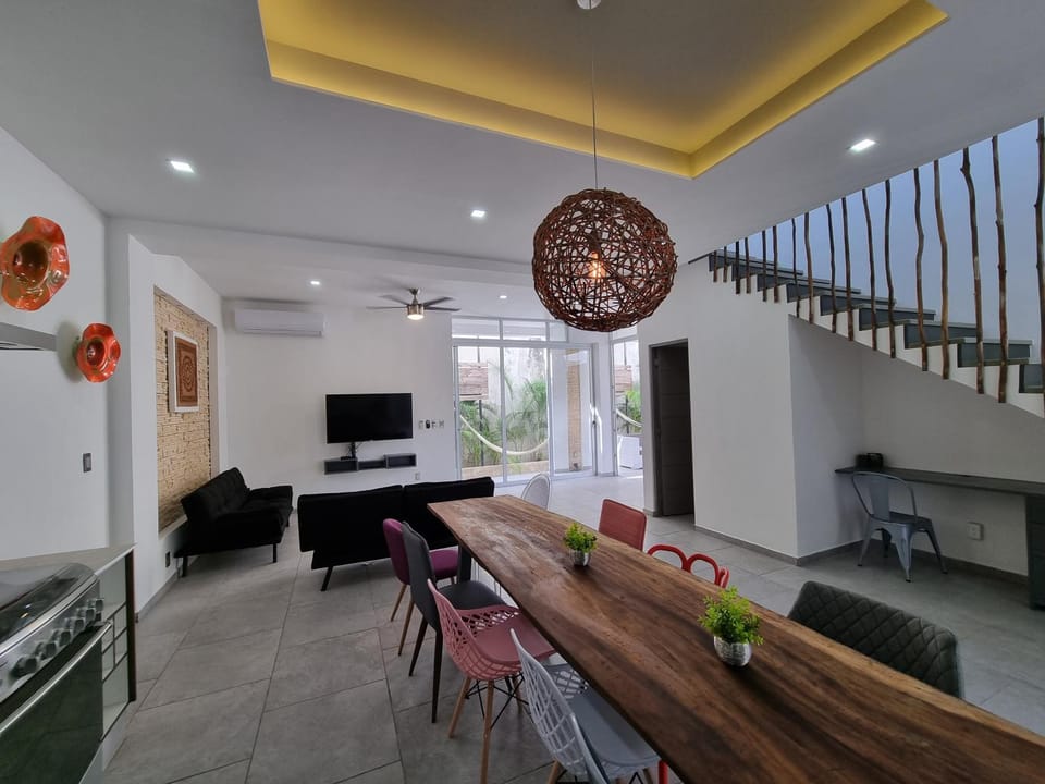 Living room, Dining area