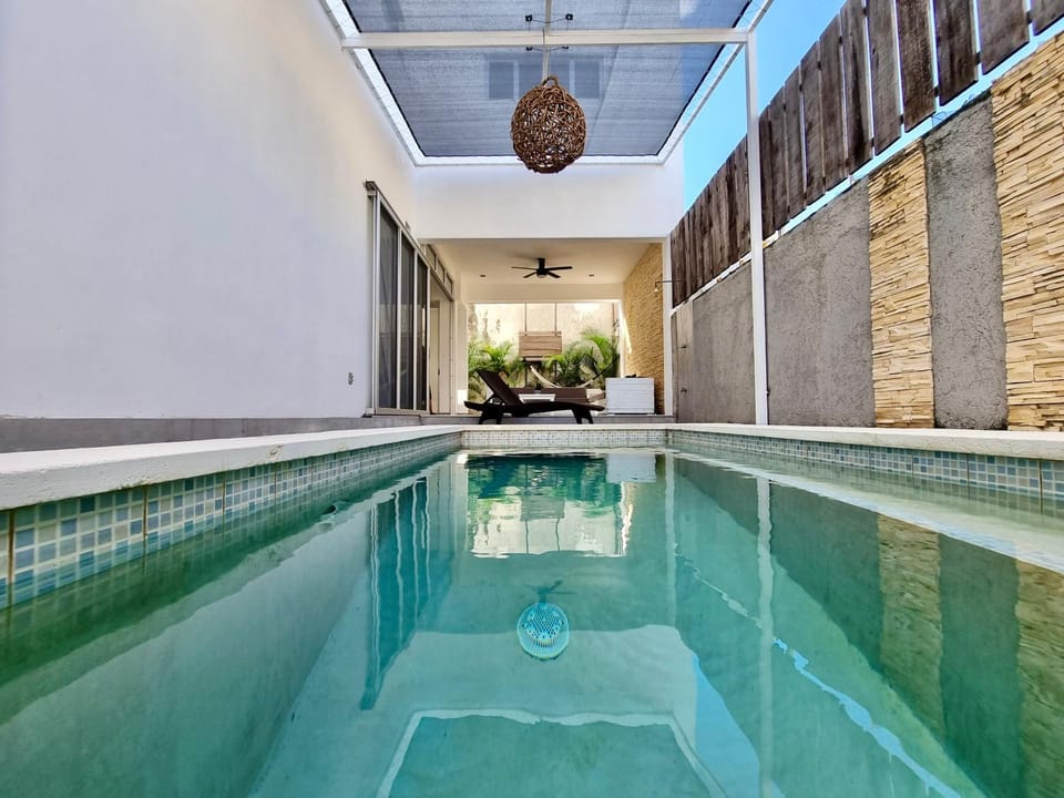 Swimming pool, Swimming pool