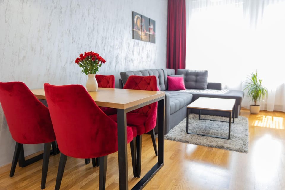 Seating area, Dining area