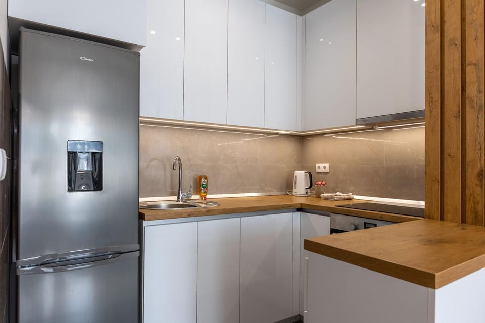 Kitchen or kitchenette, oven