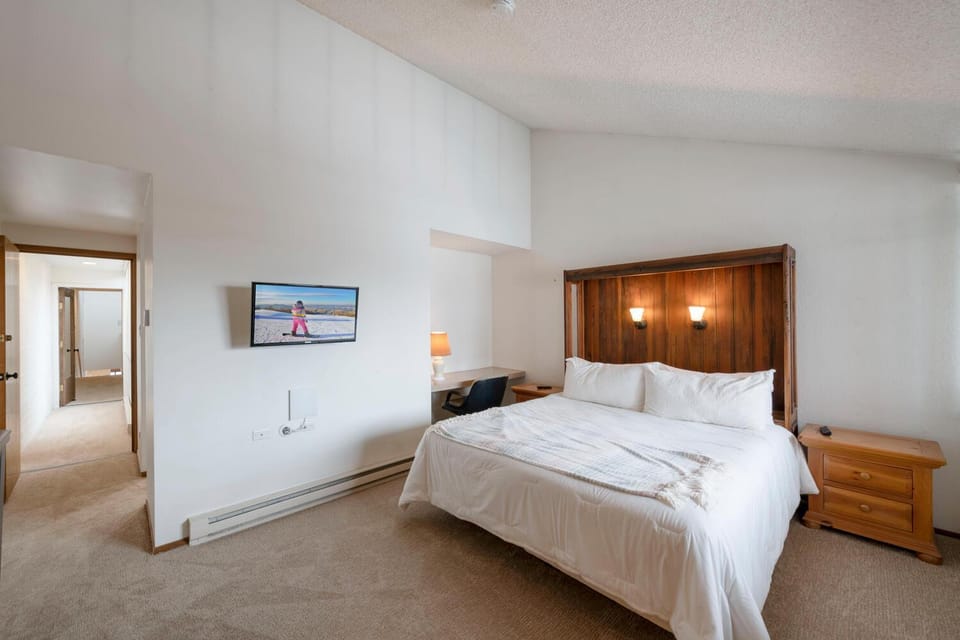 Two Bedroom Park Ave Condo by Park City Vacations Apartment in Park City