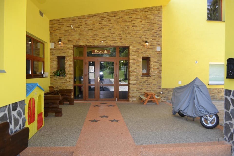 Property building, Neighbourhood, Street view, Parking