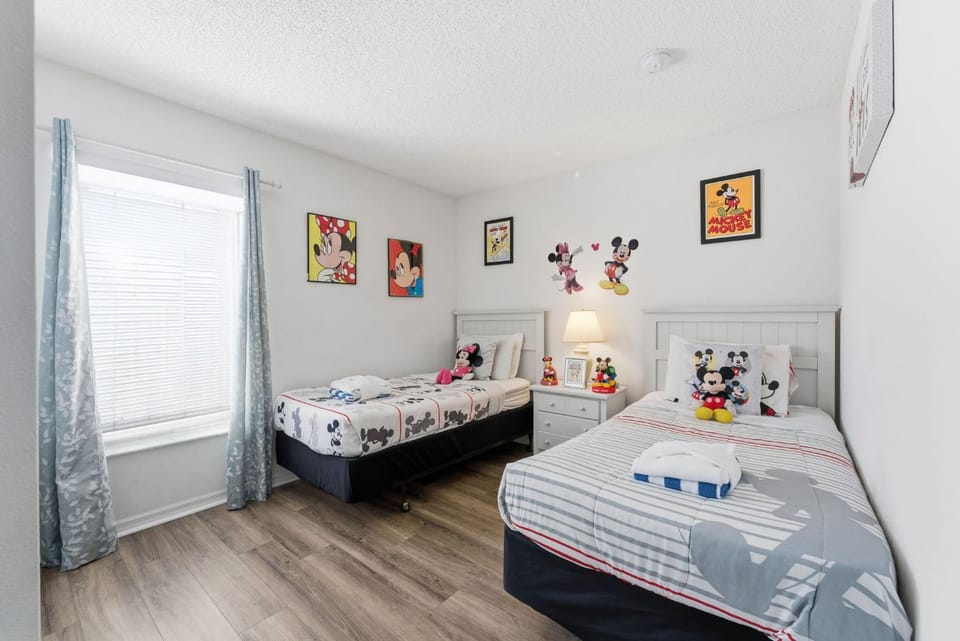 4 BR No carpet Just Remodeled Unit SR1205 House in Kissimmee