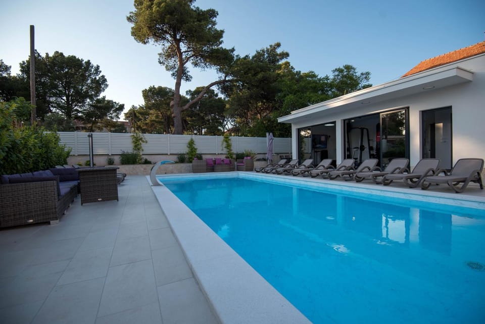 Patio, Day, Pool view, Swimming pool, sunbed