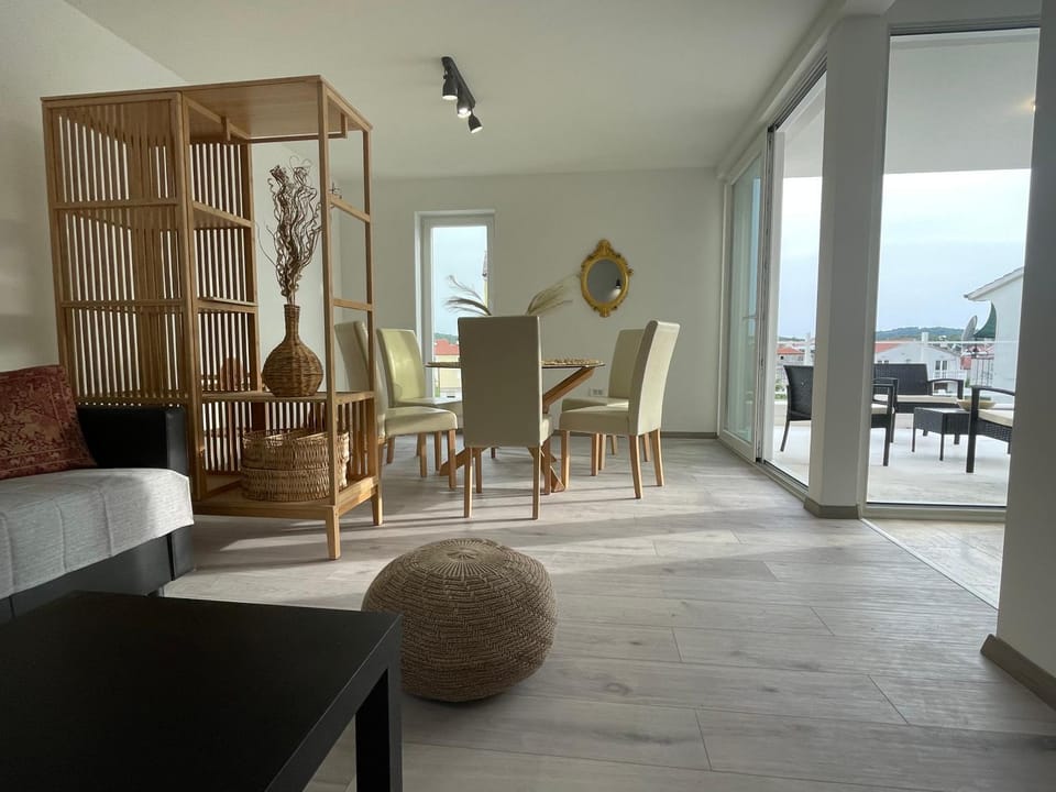 Living room, Dining area