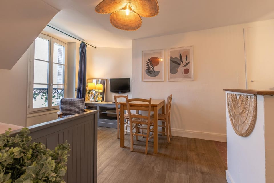 TV and multimedia, Dining area