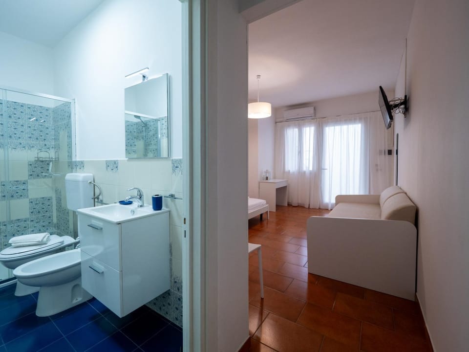 Bed, Bathroom