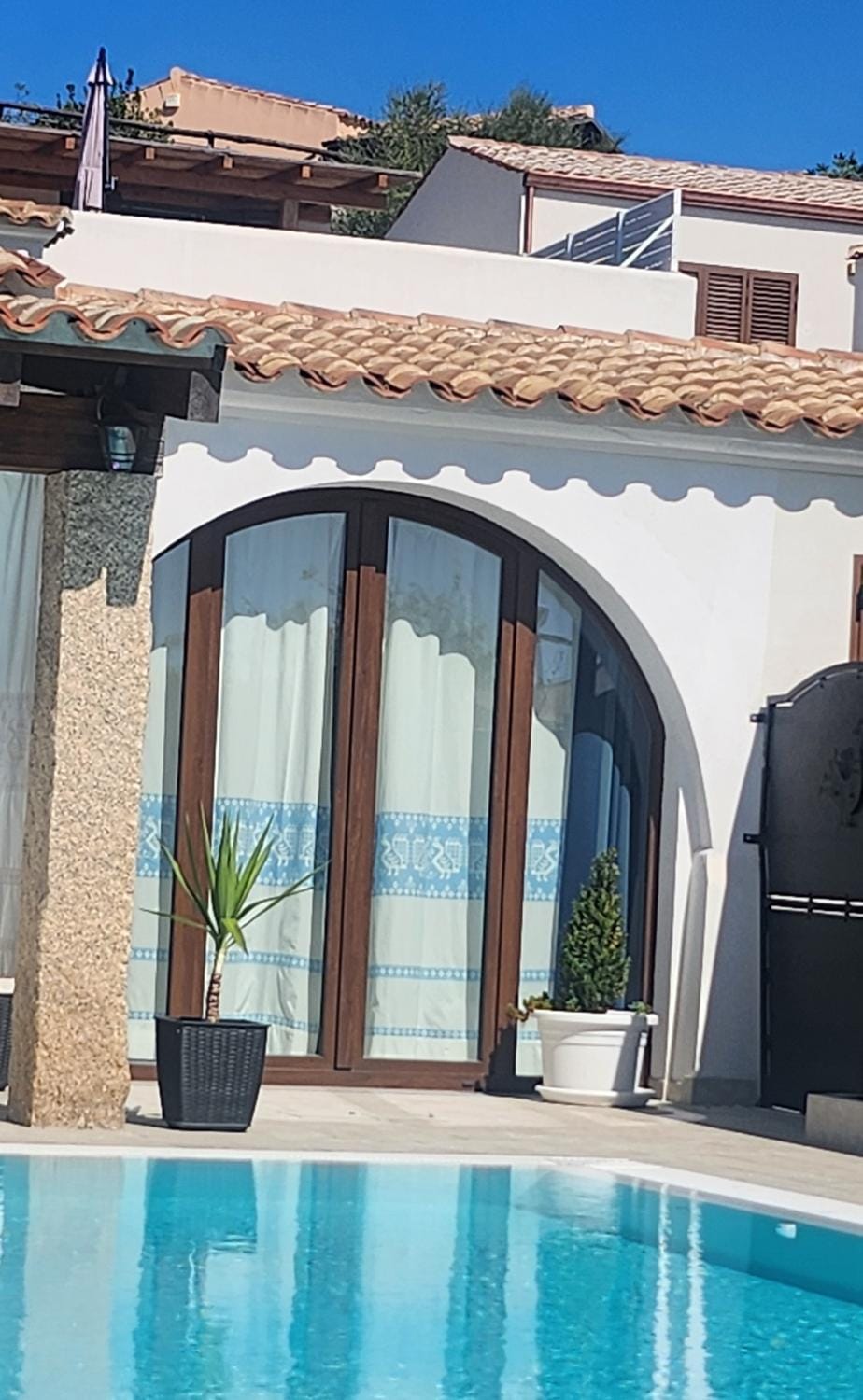 Property building, Patio, Day