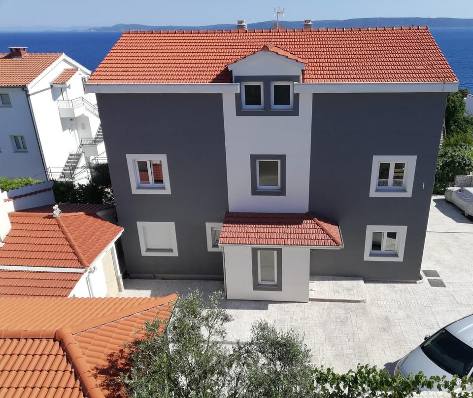 Bird's eye view, Parking