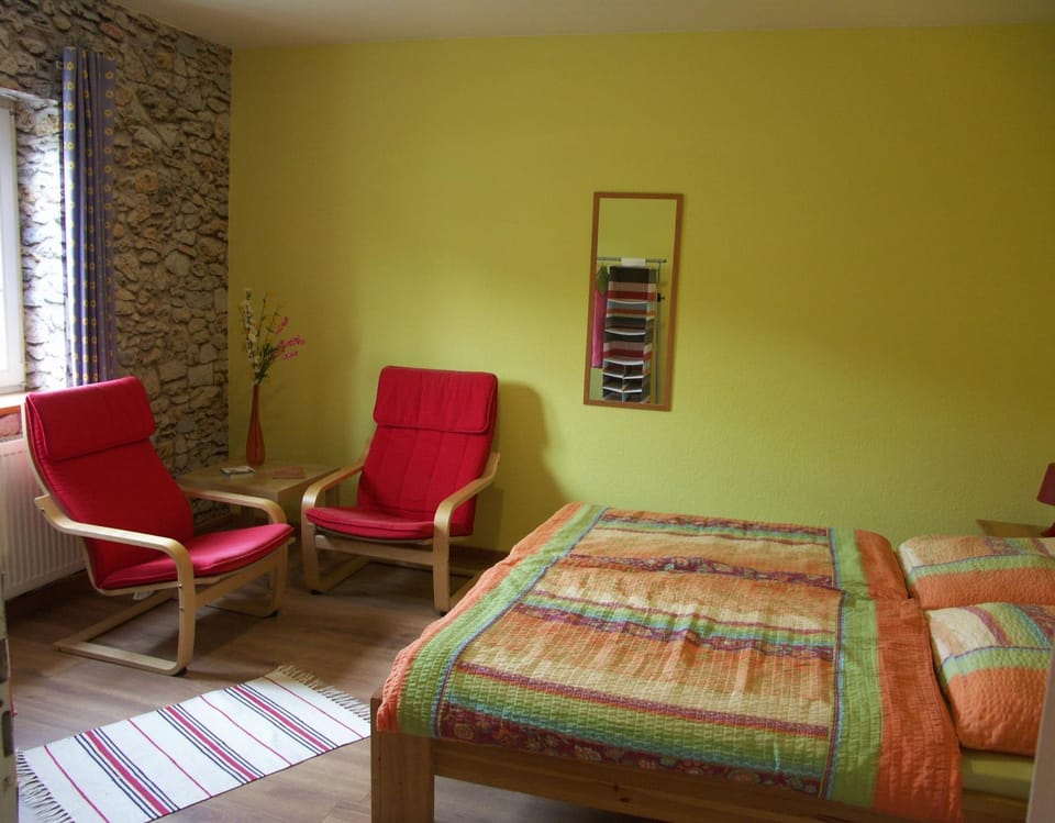 Bed, Photo of the whole room, Seating area, Street view