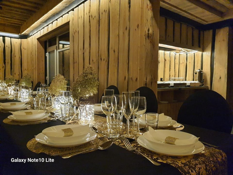 Banquet/Function facilities, Buffet breakfast, Drinks