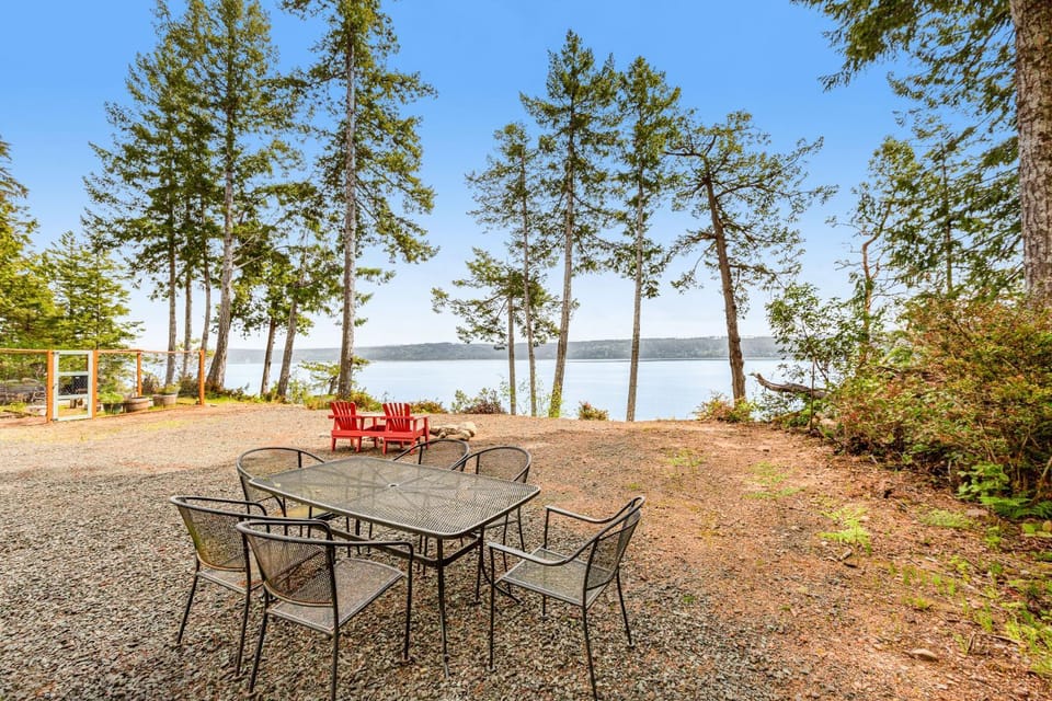 Captain's Cabin Cabin in Hood Canal