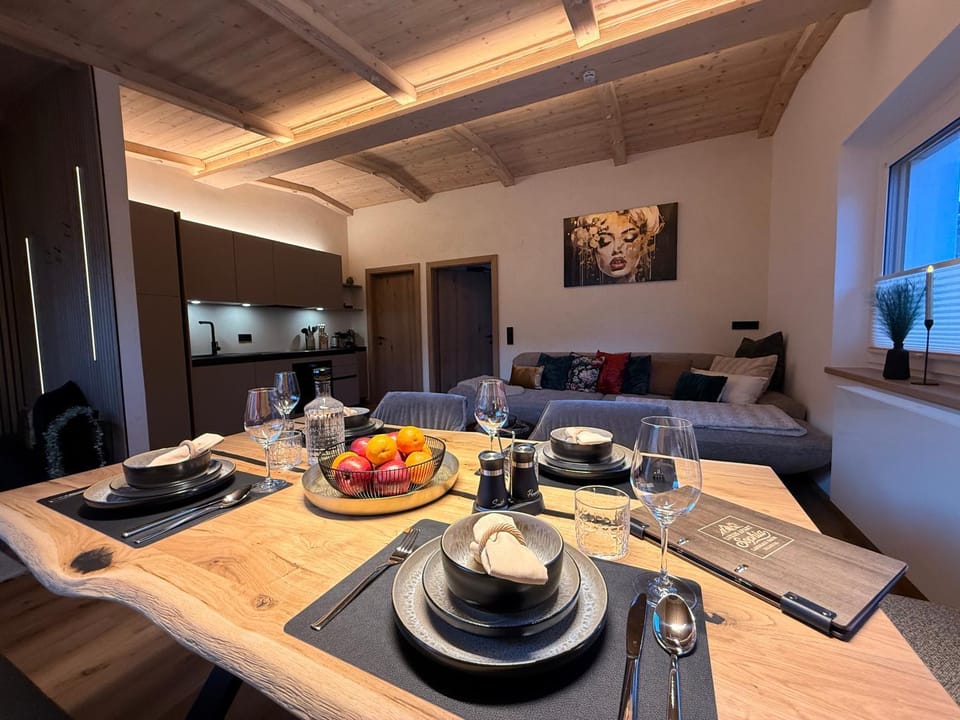 Kitchen or kitchenette, Living room, Seating area, Dining area, Food, kitchen