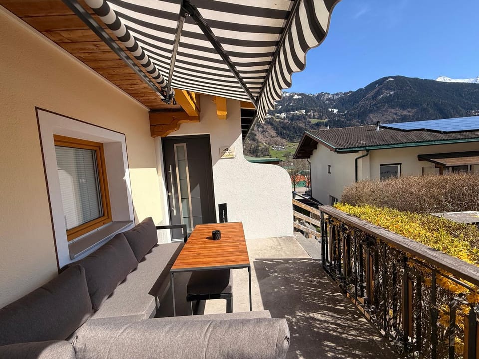 Property building, Natural landscape, Garden, View (from property/room), Balcony/Terrace, Mountain view