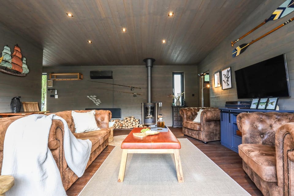 Communal lounge/ TV room, TV and multimedia, Living room