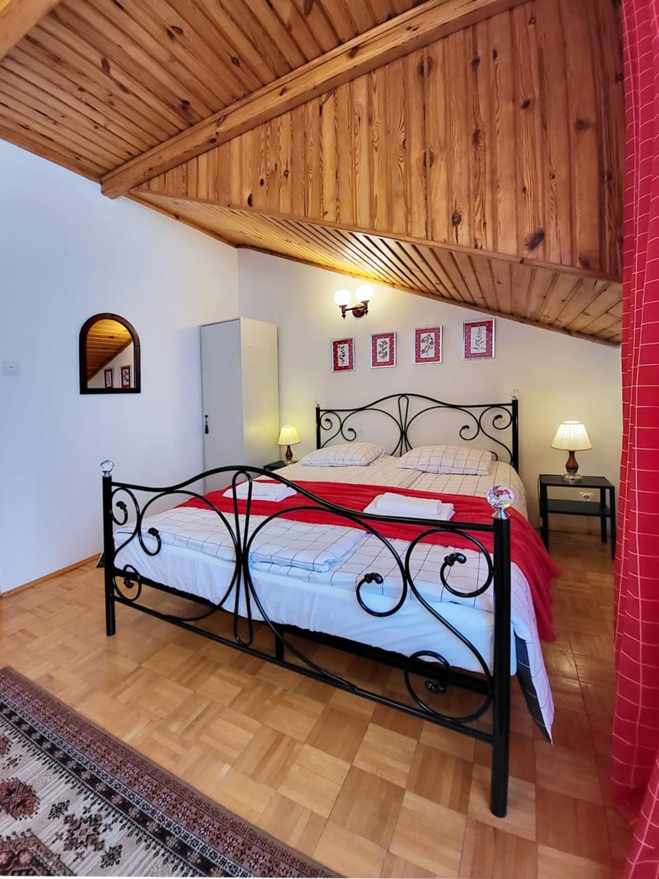 Bed, Photo of the whole room, Bedroom