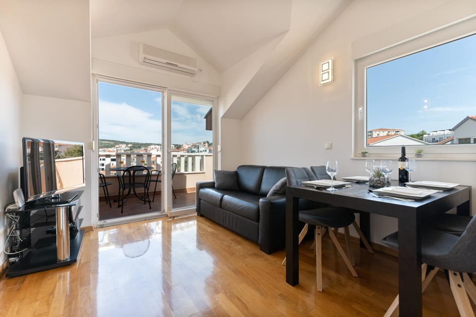 View (from property/room), Balcony/Terrace, Living room, air conditioner