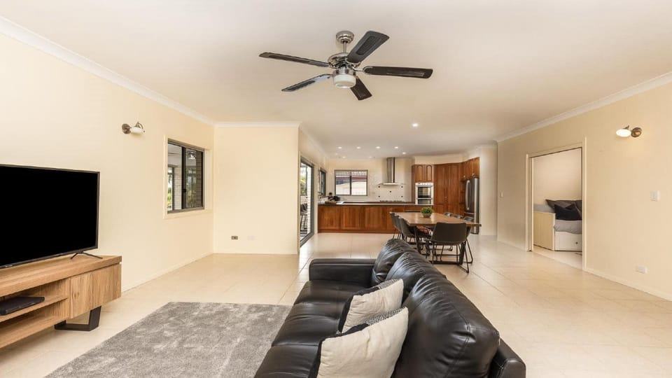 Newport Retreat - Lifestyle Yamba House in Yamba