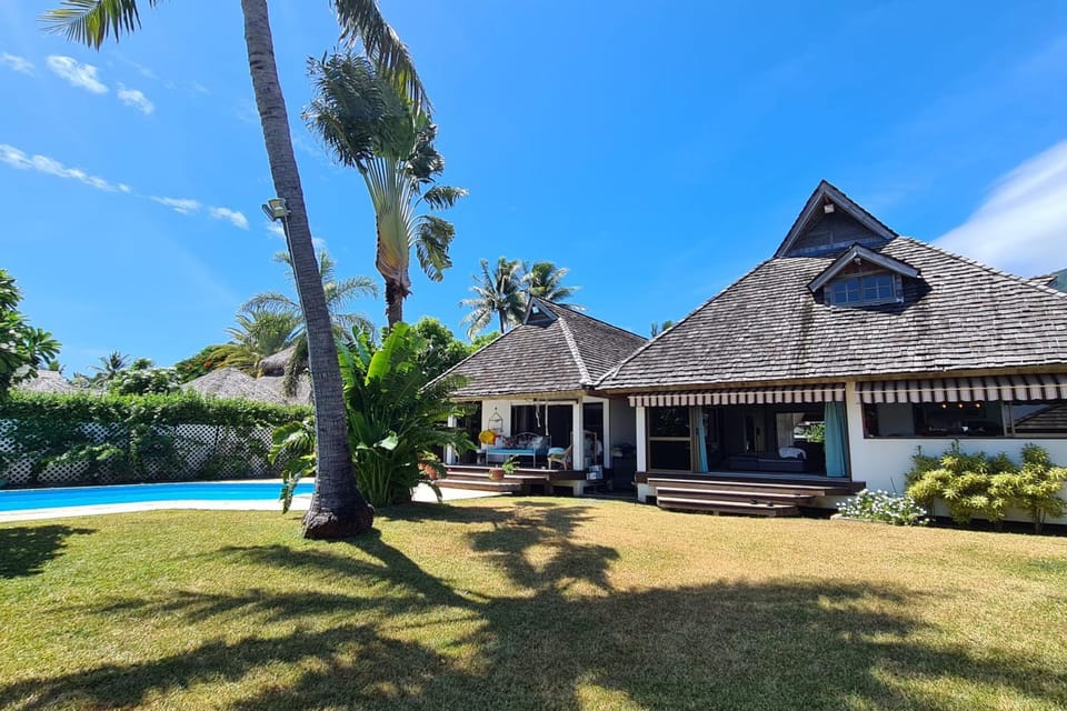 Property building, Garden, Swimming pool