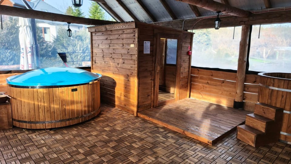 Hot Tub, Sauna