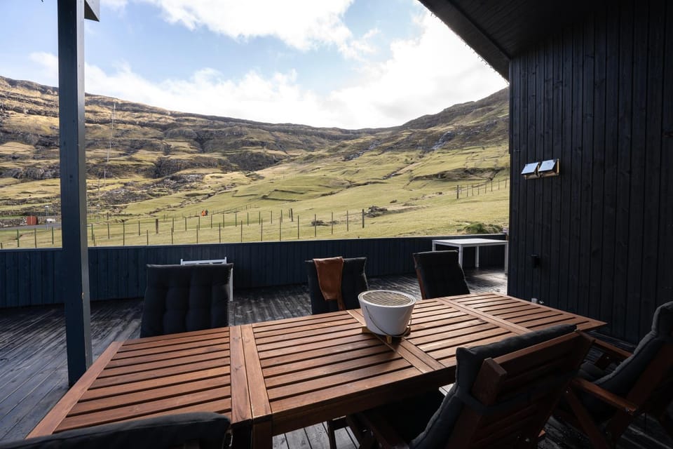 Off site, Balcony/Terrace, Mountain view