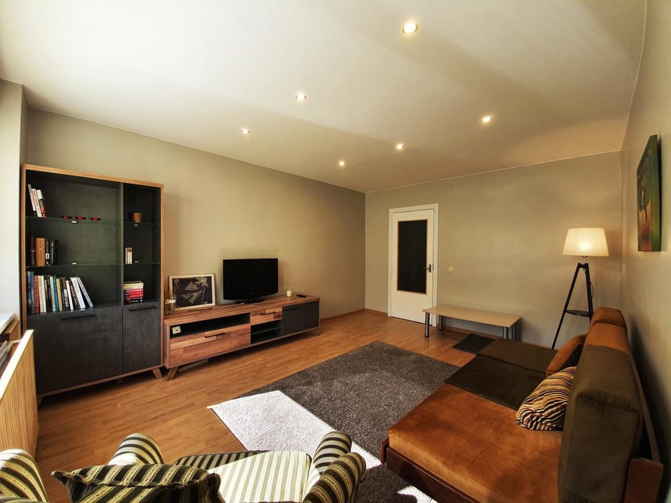 Communal lounge/ TV room, TV and multimedia, Living room, Seating area