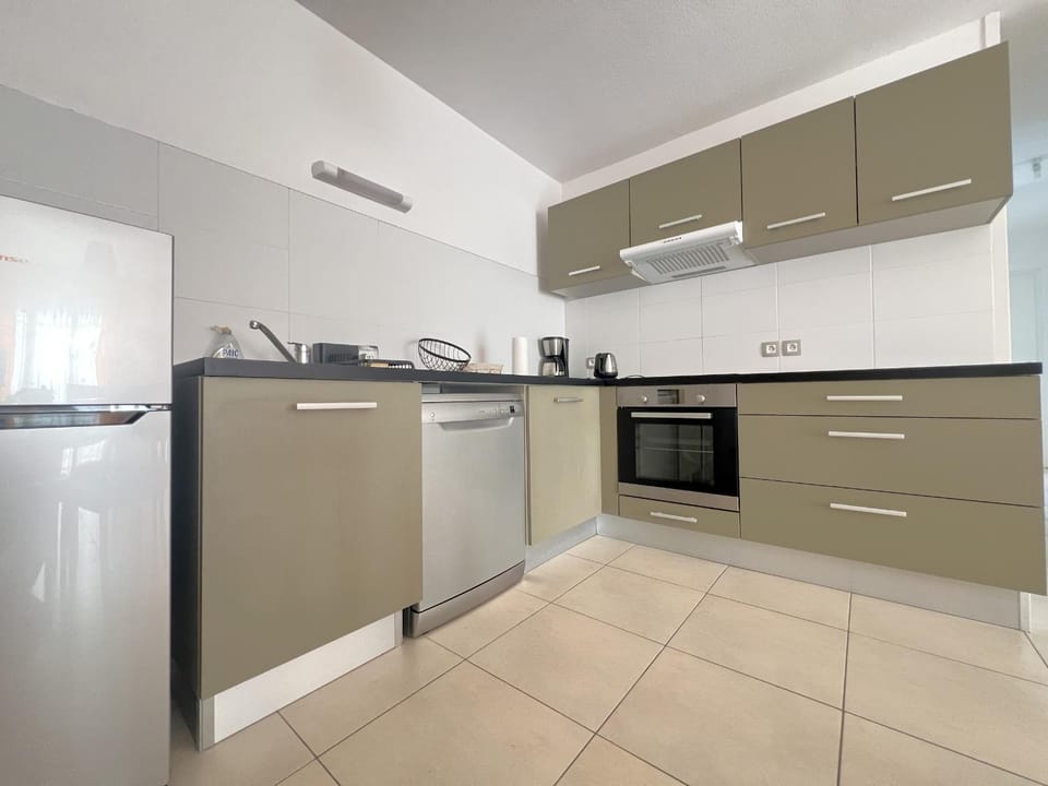 Appartement confortable proche centre-ville, 4 pers, parking inclus - FR-1-474-209 Apartment in Arcachon
