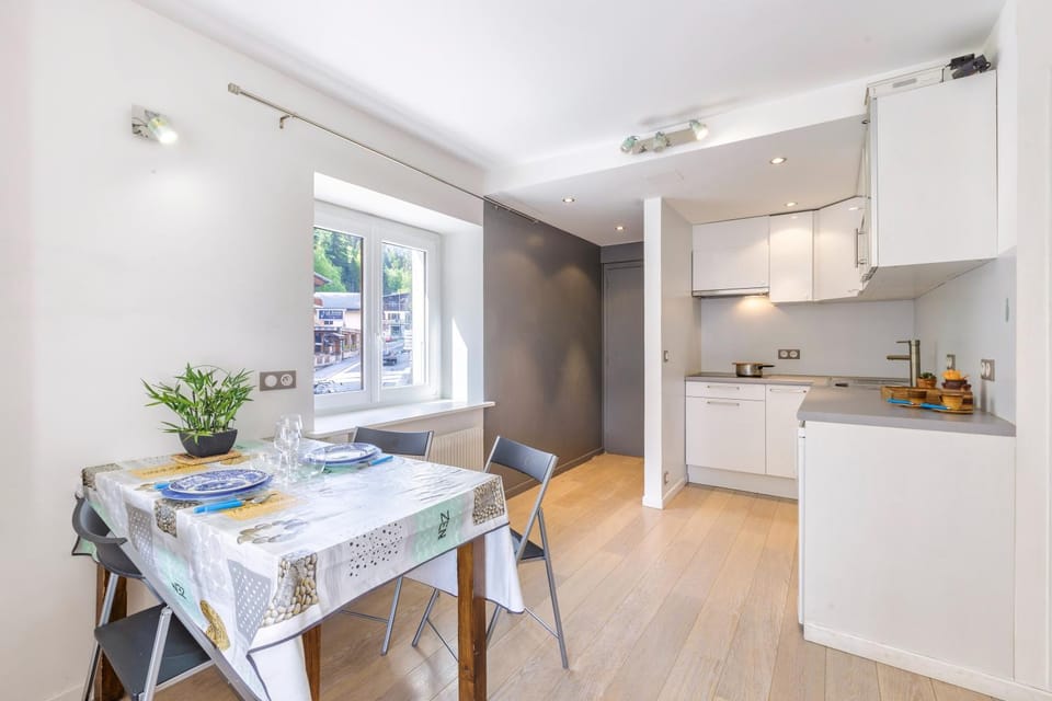 Dining area, kitchen