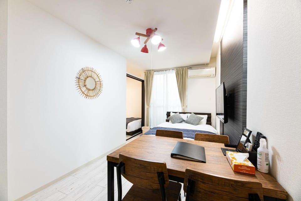 Bed, Dining area