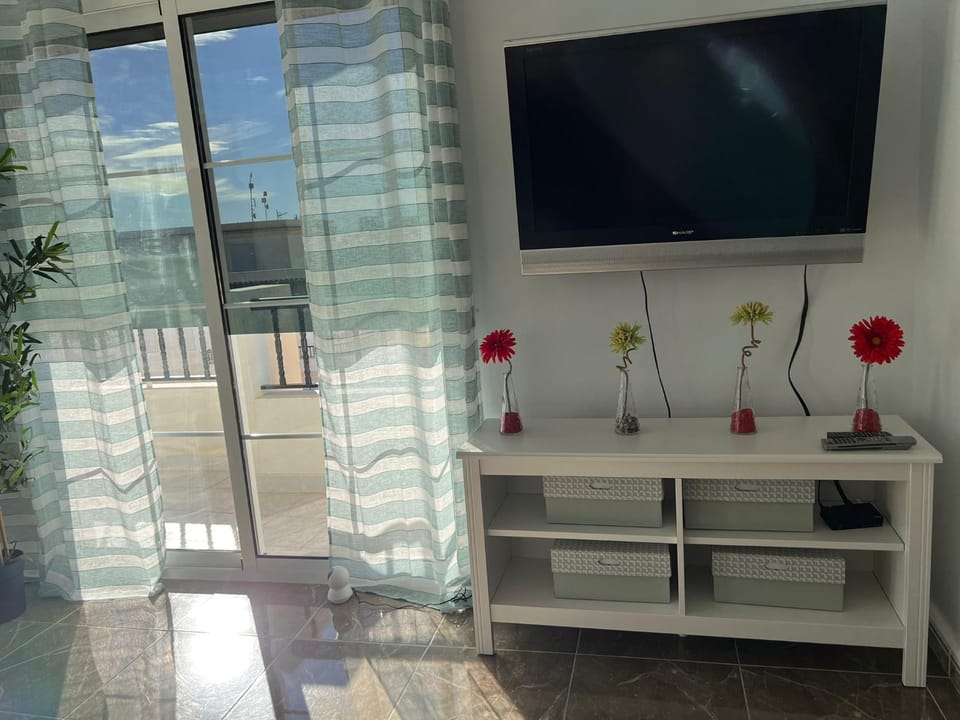 Communal lounge/ TV room, TV and multimedia