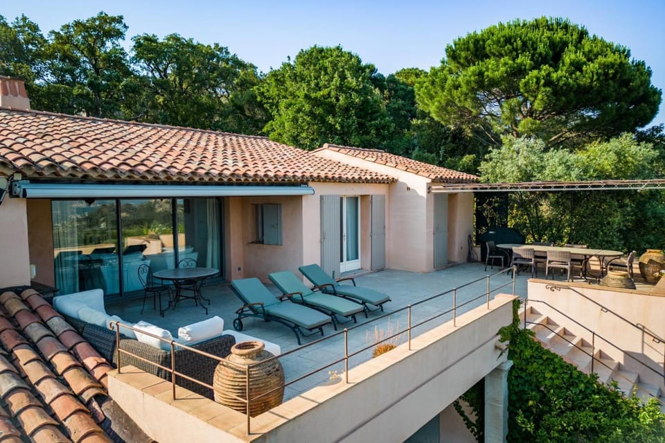 Property building, Balcony/Terrace, Balcony/Terrace