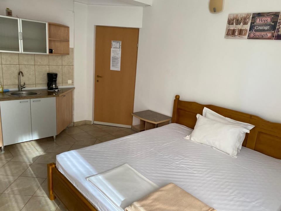 Emma and Armin Apartments & Garden Bed and Breakfast in Eforie Nord