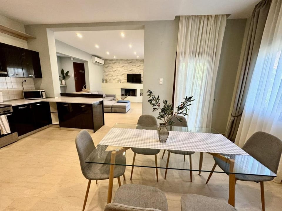 TV and multimedia, Living room, Dining area