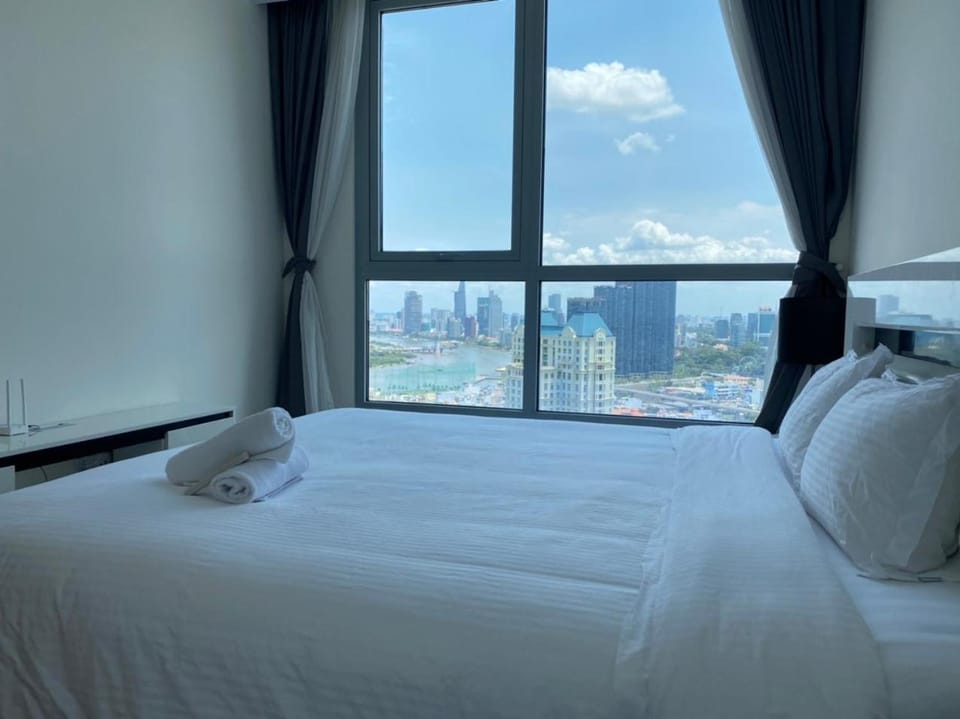 Bed, Natural landscape, Photo of the whole room, Bedroom, City view, towels