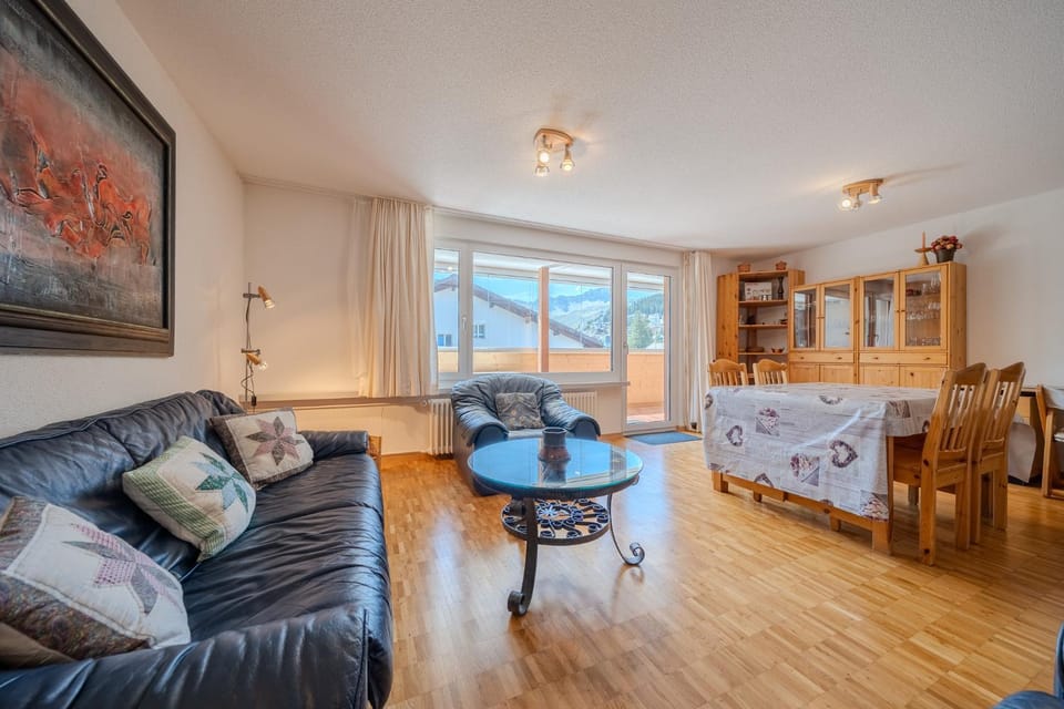 Living room, Photo of the whole room, Seating area, Dining area