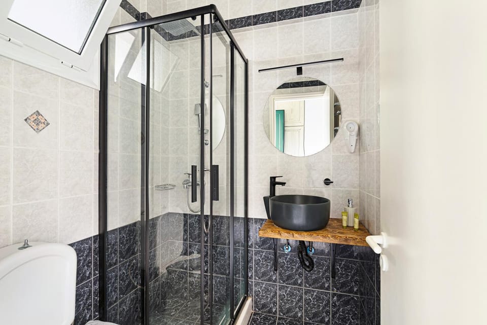Bathroom, Living room