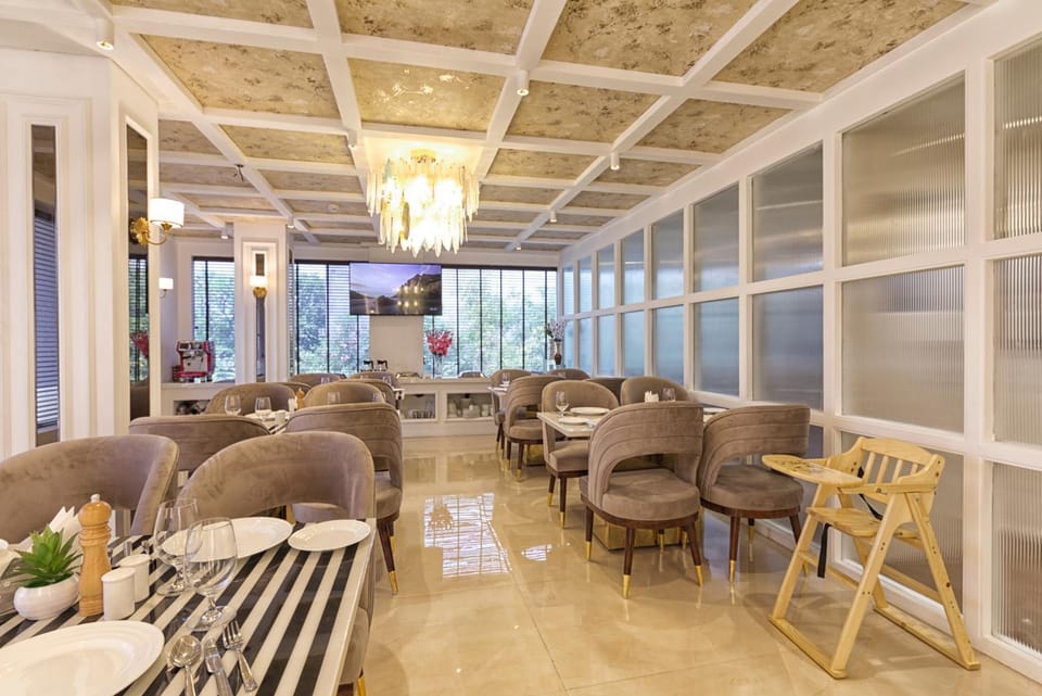 Restaurant/places to eat, Breakfast, Internal: Not applicable to any particular room