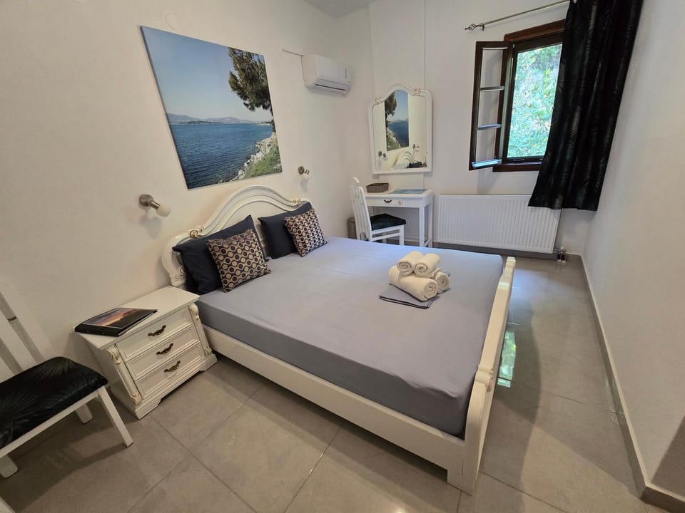 Bed, Photo of the whole room