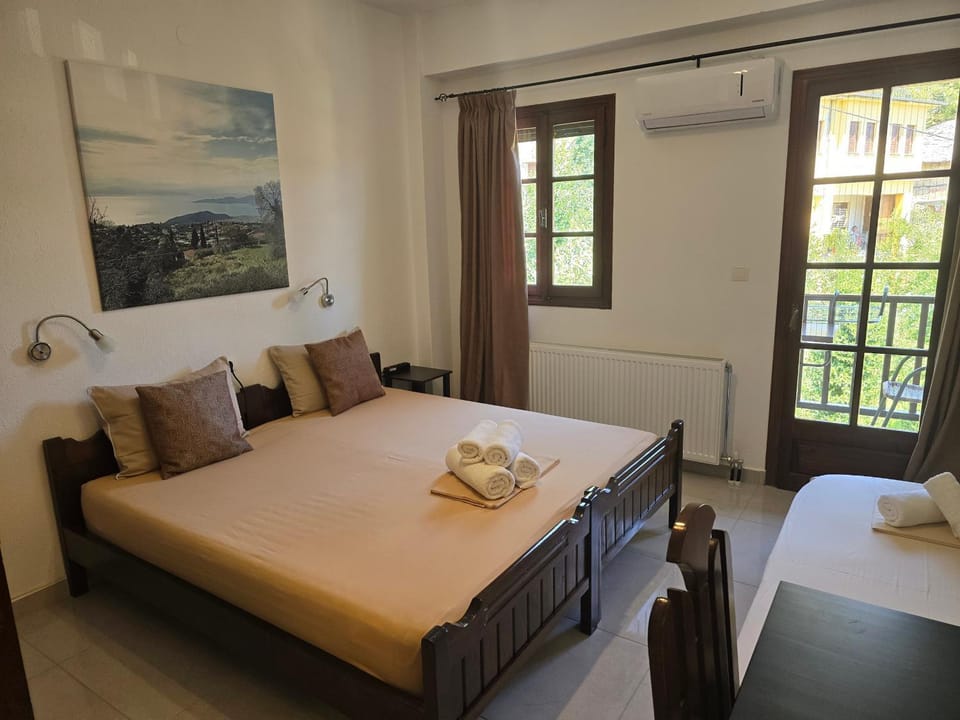 Photo of the whole room, air conditioner