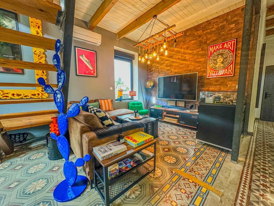 Communal lounge/ TV room