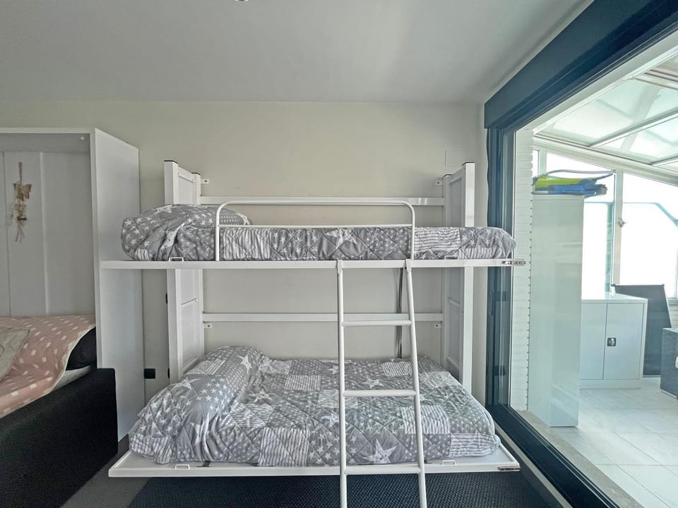 Bed, Bedroom, bunk bed