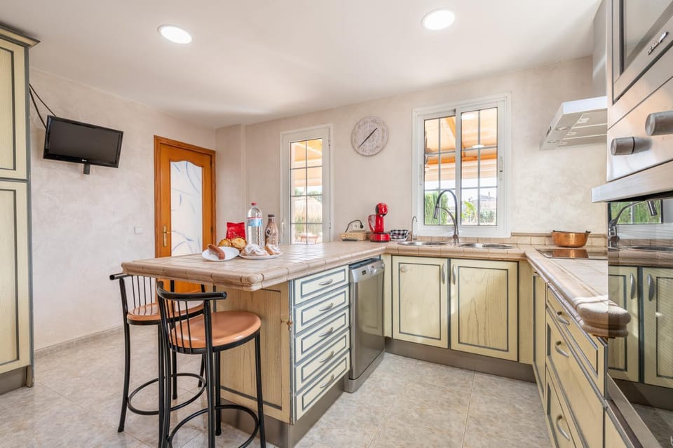 Kitchen or kitchenette, Living room