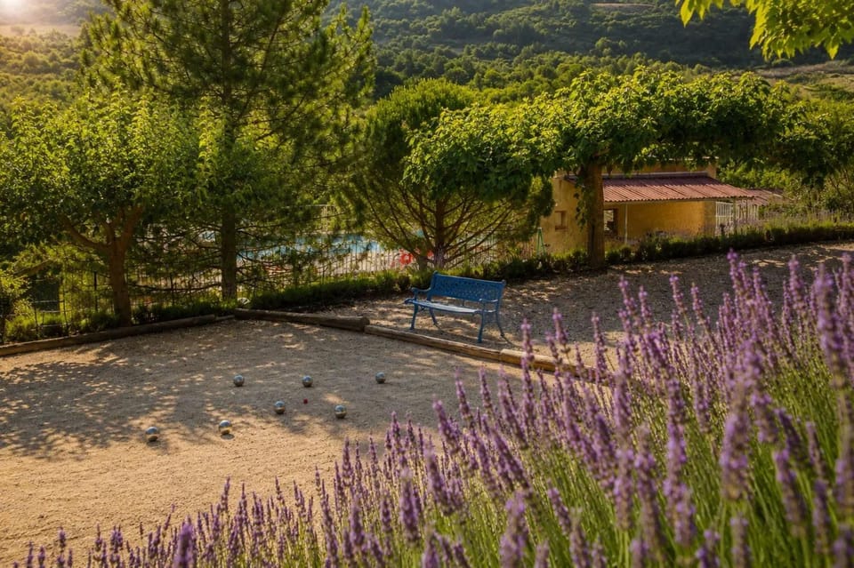 Maison charmante à La Roche-sur-le-Buis avec piscine partagée House in Buis-les-Baronnies