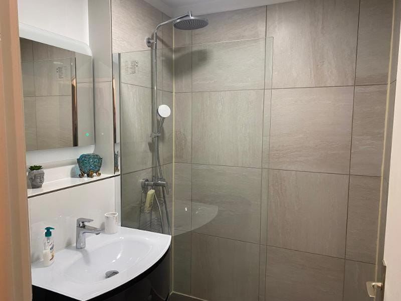 Shower, Bathroom, towels
